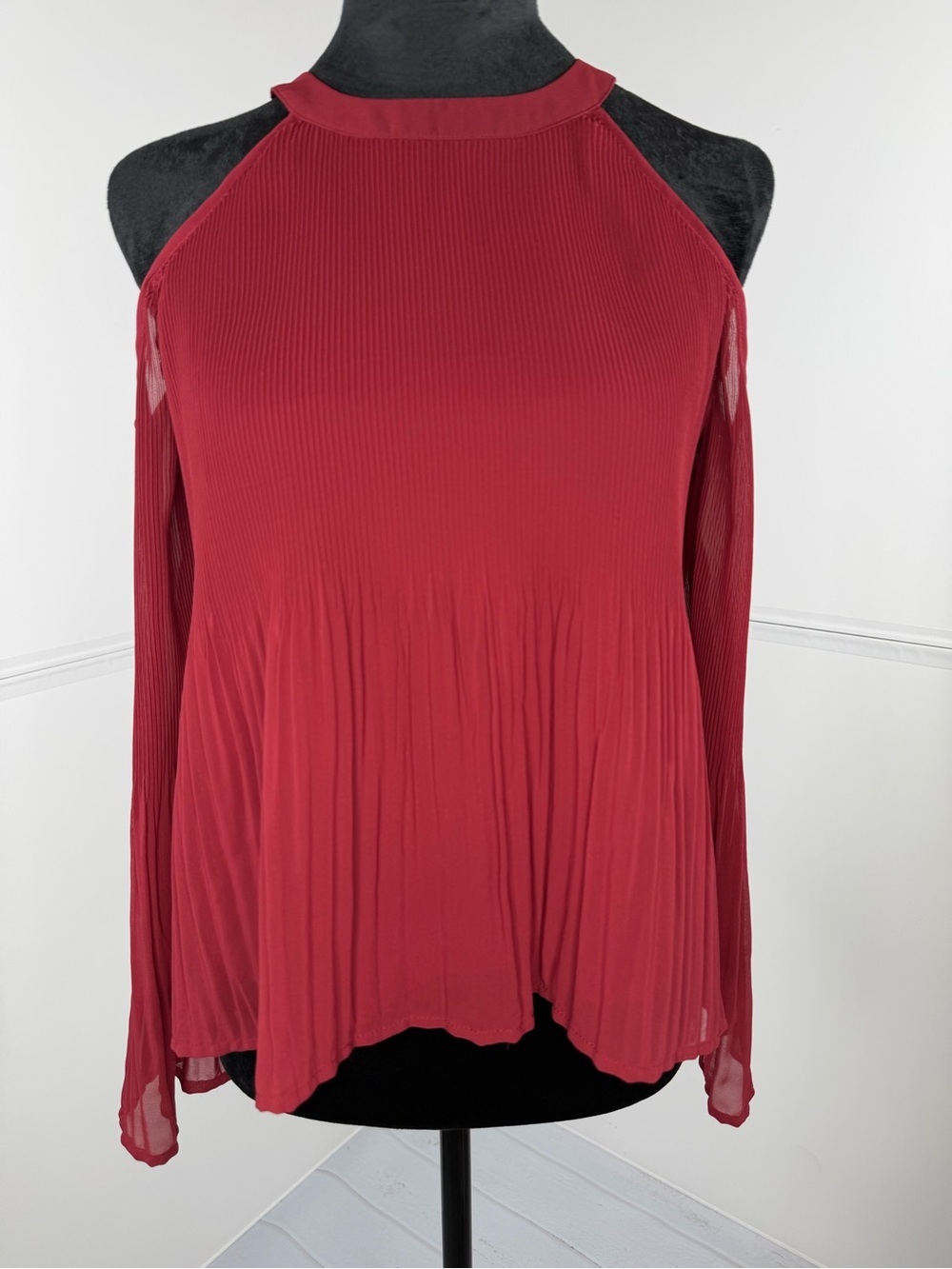 Hollister Pleated Cold Shoulder Blouse Burgundy Size XS